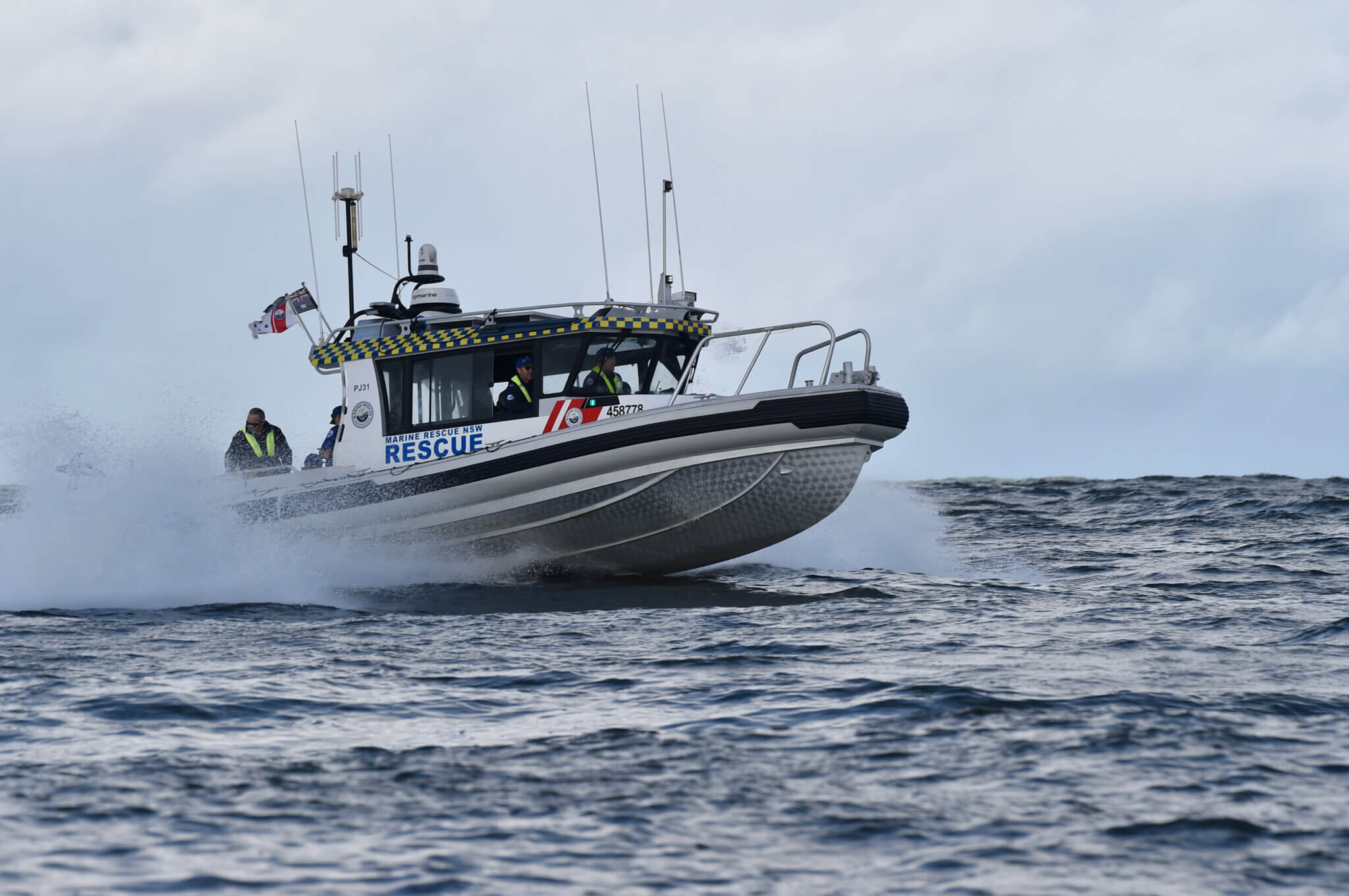 boaters-urged-to-stay-off-water-with-gale-warning-forecast-marine